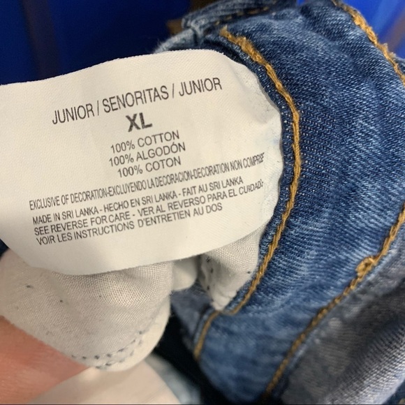 Vintage L.E.I . Junior's XL Patched Overall Shorts - Picture 4 of 4